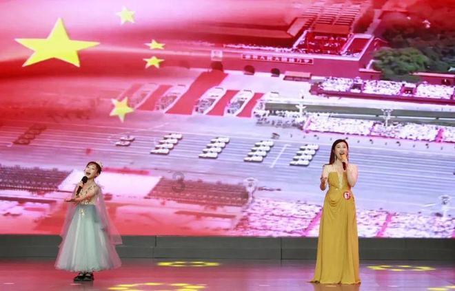 夏季的时尚女孩